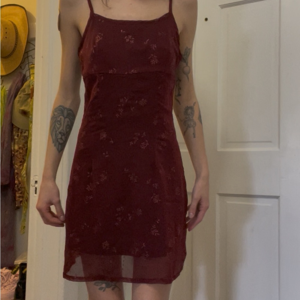 Elegant Burgundy Spaghetti Strap Dress
